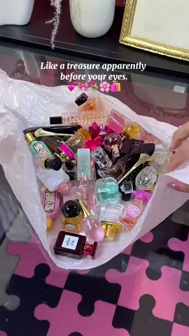Like a treasure apparently before eyes.#miniperfume #mother #perfumeset #perfumes #fyp #mothersday #miniperfumes #order #cosmetics #perfumecollection #parfum #perfumetiktok #min 