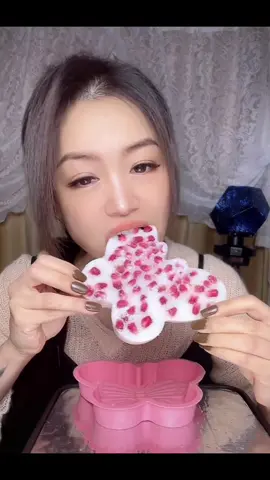ASMR POMEGRANATE CRUNCHY ICE #ice #iceeatingasmr #iceeatingvideos #iceatinglover #crunchy #crunchyasmr #crunchyice #crunchyiceeating #crunchyiceasmr #icelovers #crunch #icecruncher #water #fyp #water #drinking #fypage #icecubes #icecube #viral #fypシ #red #softice #softiceeating #softiceasmr #pomegranate #pomegranateice #foam #foamice #foamiceeating 