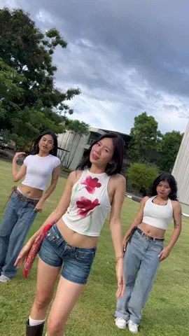 လေဟာနယ်မှာ အချစ်ရှိလား?💃🌺💙#layharnal #luhpring 