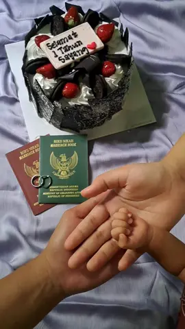 Selamat 29 Juni untuk yang Pertama. Barakallahu lakuma wa baraka 'alaikuma wa jama'a bainakuma fi khair. #happyanniversary #wedding #fyp 