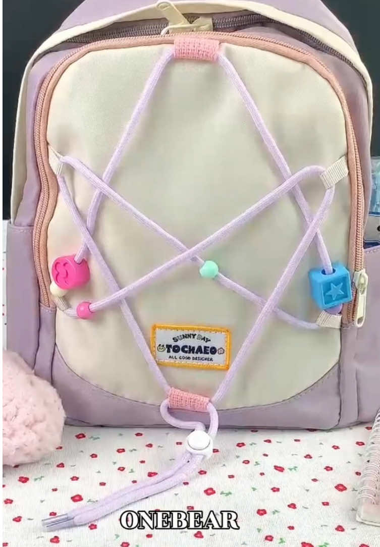 📚 Tas sekolah tapi tetap cute? Ini jawabannya! ✨ Warna pastel unyu + tali hias yang aesthetic banget! Muatan besar, bisa bawa semua buku, botol minum, dan peralatan sekolah kamu! 🎒 Tampil beda, tetap nyaman! #onebear   #TasSekolahCute #BackpackCewek #AnakSekolahStylish #FYP