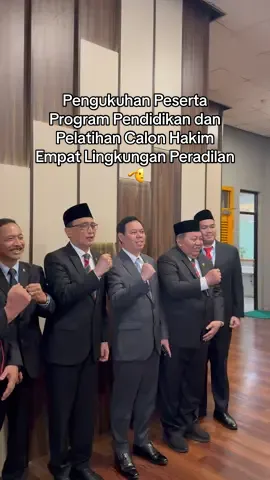 Berbagi momen saat menghadiri Pengukuhan Peserta Program Pendidikan dan Pelatihan Calon Hakim Empat Lingkungan Peradilan beberapa wakti yang lalu. Semoga amanah dalam menjalankan tugasnya👍🏻 #ketuadpdri #sultanbaktiarnajamudin #dpdri #daridaerahuntukindonesia 