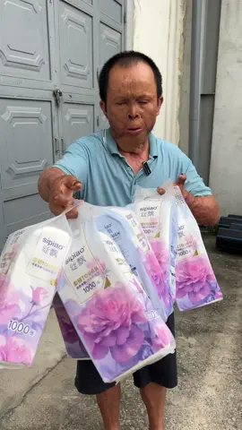 Combo 10 bịch giấy ăn Sipiao ạ. Em Khang cảm ơn các cô chú nhiều #giayansipiao #sipiao #xuhuong 