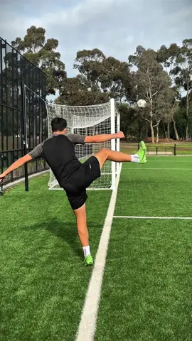 How to spin the ball 🔥  #football #Soccer #futbol #fussball #fußball #calcio #tomharrisfootball Jerseys from @Kit Wall use code TOM10 for 10% off! 