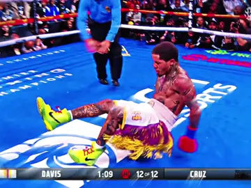 When Tank INJURED his hand Mid Fight😳🥊 #boxing #gervontadavis #tankdavis #knockout #UFC #pitbullcruz 