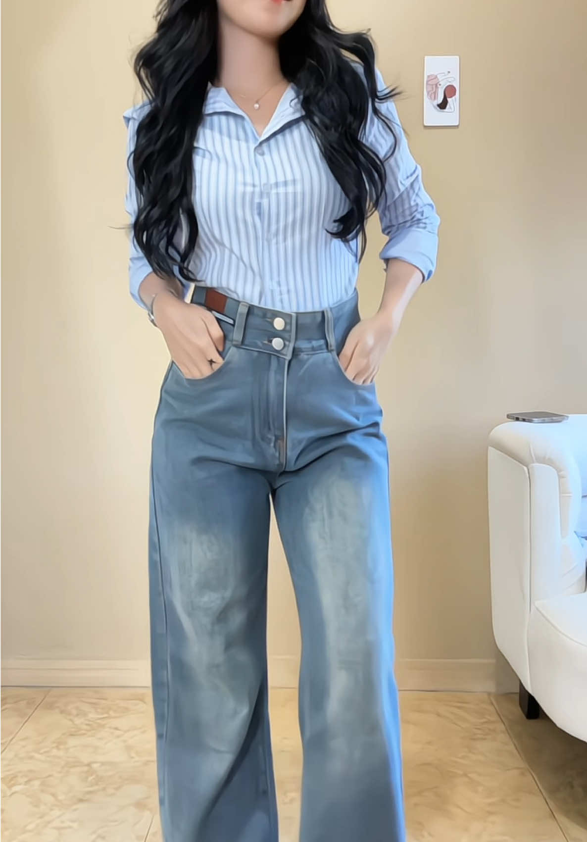 Rasa nyaman yang bikin pede seharian. Siap jatuh cinta sama loose jeans ini?