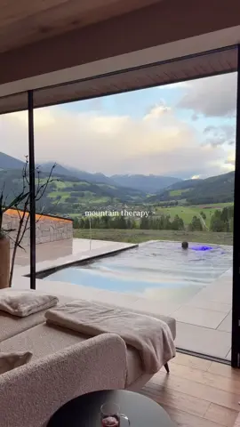 summer slowed down & wrapped in elegance.  @k.lodge.chalet #chalet #southtyrol #slowluxury #slowliving