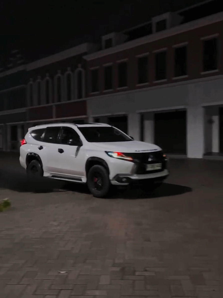 Ready For Rent Pajero Sport spek Cumi Darat only at Makmur Jaya Rental Mobil 🦑🔥🔥🔥#cumidarat #cumi #makmurjayarent #rentalmobiltangerang #sewamobiltangerang 
