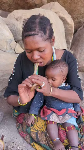 Wow! Lunch in the rock cave🔥😋🥰#hadzabetribe #eating #fyp #kidstiktok #kitchen #viralvideos #usa_tiktok #africa #wildlife #chaba 