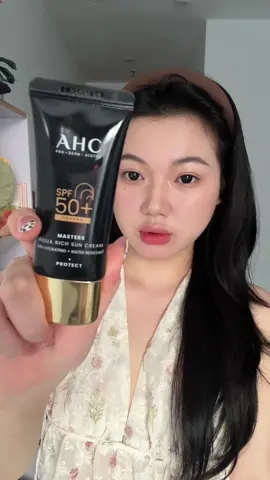 Dùng nhỏ này đã hơn kem lót cấp ẩm lại còn chống nắng oki #AHCVietnam #ChongNangAHC #AHC #HoptaccungUnilever 