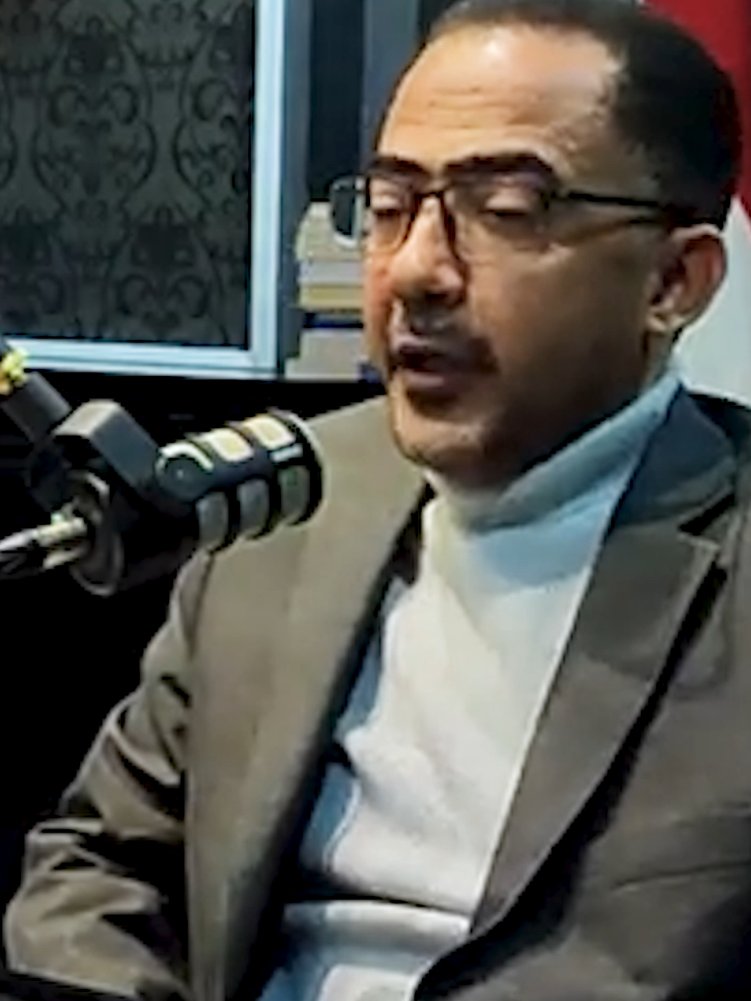 فؤاد الحميري يؤرخ لمنطقته بكلام أول مرة أسمعه. .  https://www.youtube.com/watch?v=XWbAPgUQnhs&t=2765s