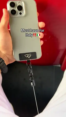 Planning a trip to Italy? Then Peak Protect is an absolute must-have in your bag! 🇮🇹✨ Keep your phone safe from pickpockets — whether you’re exploring Rome, Milan, or Venice. Peak Protect secures your phone with a strong retractable cord, keeping it attached to you at all times — no chance for pickpockets! 🔒 Ultra strong 💪 Easy to attach 🏞️ Perfect for sightseeing, travel & adventure ✅ Stay safe. Stay connected. Travel smart with Peak Protect!#foryoupage❤️❤️ #antitheft #phonesafety #thieves #pickpockets #italy 