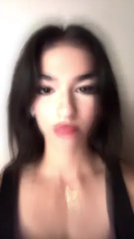 Dark feminine deyendede bizziko
