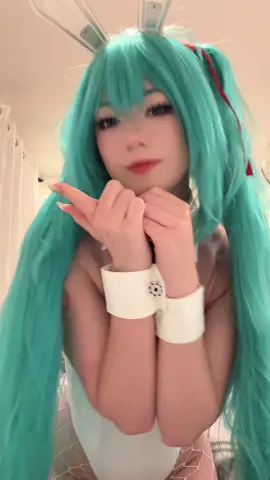 mikuuu ugh i’m so tired i have 0000 energy i canntttt #luxumine #kitagawangel #cosplay #cosplaygirl #cosplayer #egirl #miku #mikucosplay #hatsunemiku #hatsunemikucosplay #vocaloid #fyp #bunnygirl #bunnymiku #bunnysuit #fyp #cosplayfyp 