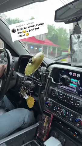 Replying to @.  Ahora si manejo a donde sea 😜 #latinotiktik #tiktokshopcreatorpicks #somexican #mexican #tiktokshop #platilloparaauto #tiktokshopfinds #platilloparacarro 