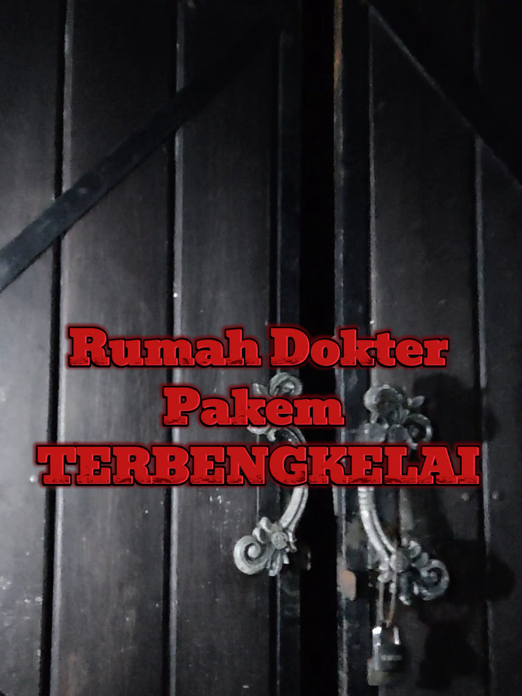RUMAH DOKTER PAKEM TERBENGKELAI  #horortiktok #3ghostbuster #penelusuranmisteri #rumahdokterpakem #explorehor #fyp #tiktoklive #pocongtiktok #3ghostbuster #explorehoror_comedy #hororlari #ekplorelari #hororr 
