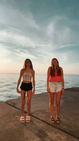 Ahh the background looks so pretty @ALAHNA🦈 #fyp #viral #pretty #cute #Summer #xyzbca #fun #2025 #beach #lake #ocean #dance #outfit #outfits #cool #fit #dances #dancer #dc #dancing #dancin #dancers #sunset #villa #Love #island 