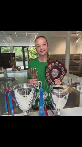 🩵🩵🩵🩵 At F.C Bracknell, we celebrate achievements across the entire club — and this year’s Golden Glove winner is truly something special. 🏆 Congratulations to Jess, who kept an incredible 9 clean sheets this season! What makes this achievement even more remarkable is that the Golden Glove spans all competitive teams at F.C Bracknell — from our Under-12s right through to our adult squads. This isn’t just clean sheets in one team… it’s clean sheets across the entire club. An outstanding achievement, Jess — we’re all proud of you! 💙⚽ #GoldenGlove #FCBracknell #OneClub #safehands #FootballForAll