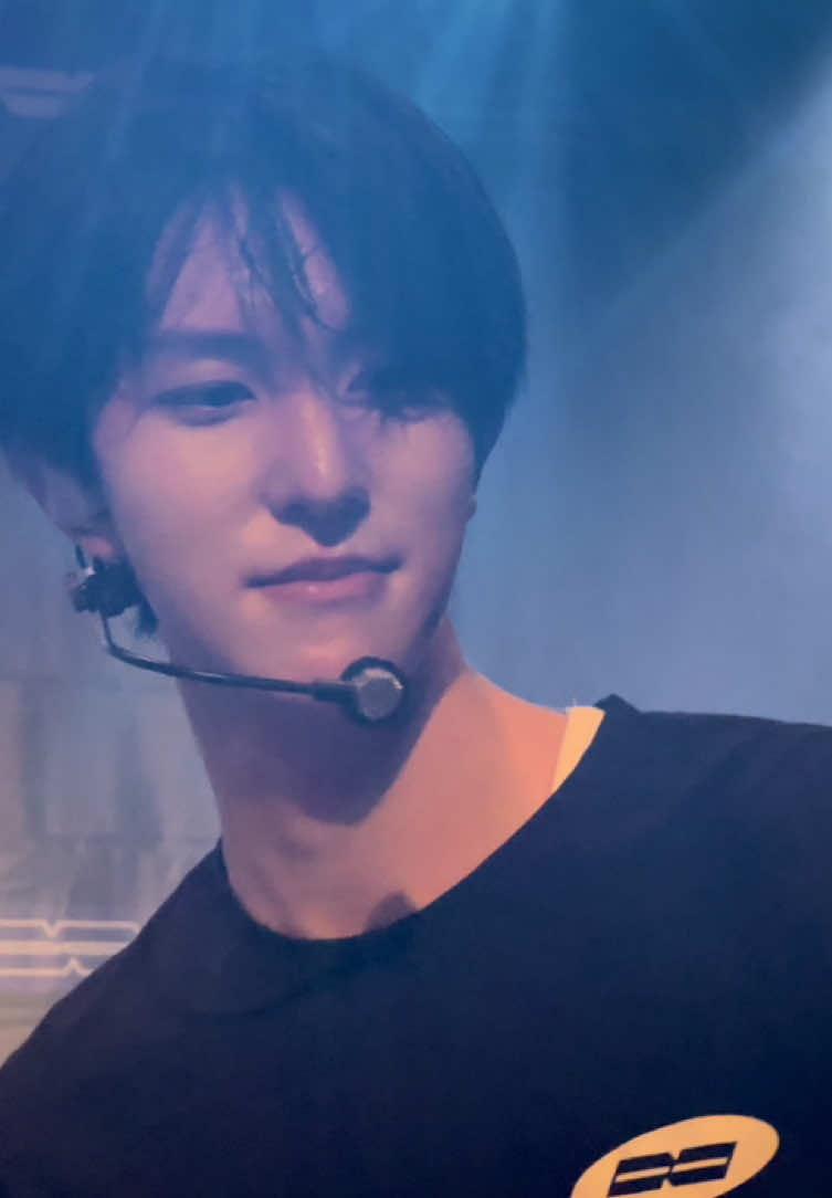 And yeah he looks like that irl 😔 #kyungmin #8turn #8turnrise #warsaw 