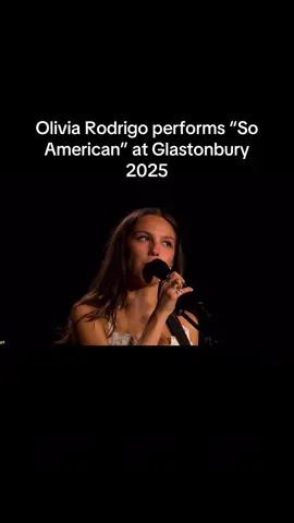 They’re so cute! #oliviarodrigo #louispartridge #soamerican #glastonbury #glastonbury2025 #fyp