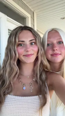 me and bestie take on the beach😆🥳🌊❤️ @lizzie #beach #oceanislebeach #viral 