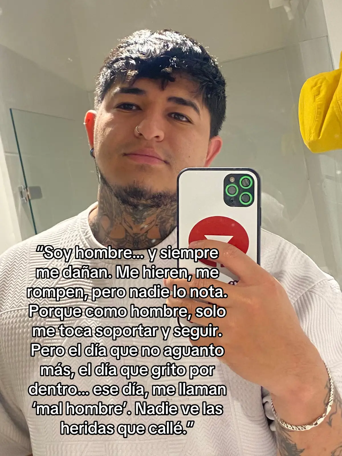 Cuantos hombres viviéremos así y callamos tanto solo por que somos HOMBRES y si ser hombre es ser herido y callar solo por ser hombre. La verdad que estúpido es ser hombre. 