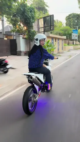 Biru elektrik😆 #trailsupermotolombok #crf #supermotocantik #supermotogeruz 