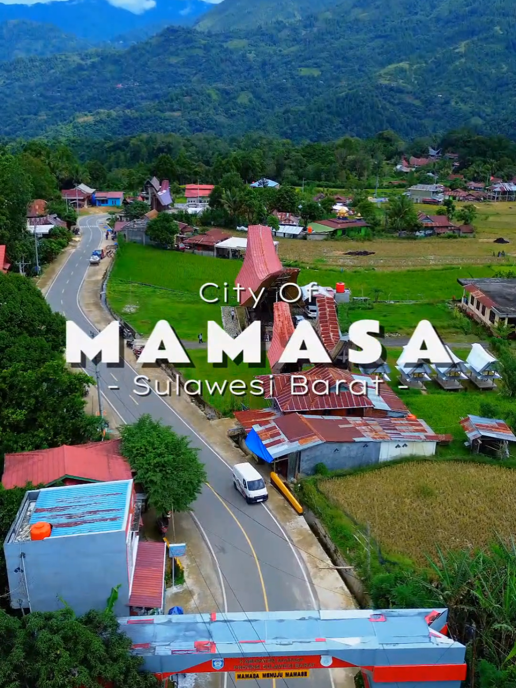 City Of Mamasa_ Sering disebut sebagai salah satu kota terdingin di Indonesia, terutama di kawasan timur Indonesia. Terletak di ketinggian sekitar 600–1.900 meter di atas permukaan laut, suhu udara di Mamasa bisa mencapai 12–16°C pada malam hari. @thelegendofpongtiku_2 #TheLegendOfPongtiku #HUTPongtiku #LombaVideoPongtiku2025 #mamasa #mamasa_id #kabupatenmamasa #torajamamasa #sulbar #mamuju #majene #sulsel #sulawesibarat #makassar #sulawesi #sulbarhits #indonesia #kotaterdingindiindonesia #dronevideo #djimini3 #djiglobal #salamsatulangit