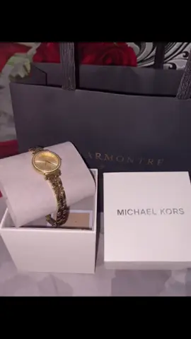 Sayang, Terima kasih banyak atas hadiah jam tangan yang kamu berikan. Aku benar-benar terharu dan merasa sangat dihargai. Pilihanmu begitu pas, elegan, dan penuh makna — persis seperti perhatianmu selama ini. Jam ini bukan sekadar penunjuk waktu, tapi pengingat bahwa setiap detik bersamamu adalah hadiah yang berharga. Aku bersyukur memiliki suami sebaik dan sepeduli kamu. Semoga Allah selalu menjaga cinta dan kebahagiaan kita, dan semoga aku bisa terus menjadi pasangan terbaik untukmu. Aku cinta kamu, selalu. 💖 #fypシ 