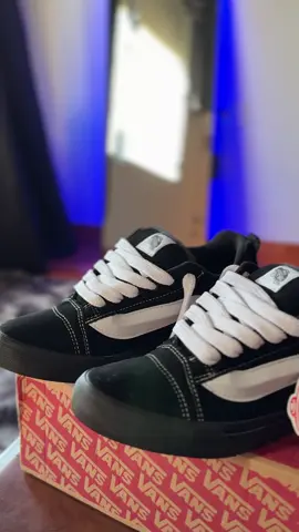 Vans Knu Blancas y negras // ig: urbanstyl.e #vans #knu #vansknuskool #zapatillas #calzado #importadas #zapas #urbano #arg #argentina🇦🇷 #argentina #paratiiiiiiiiiiiiiiiiiiiiiiiiiiiiiii #fyp #vans 