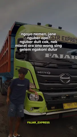 nguber duit nggo opo?#gsltrans #hino500 #lumajang #pasirlumajang #fyp #fypシ #EkspresikanDenganCapCut #storywa #drivermuda #story #gsl #hino #CapCut 