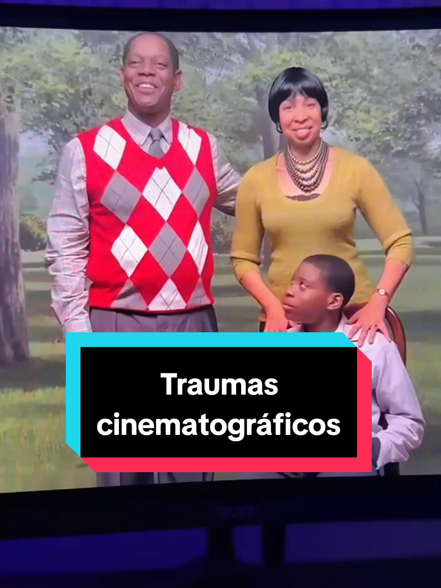 Definitivamente este cortometraje entra en el TOP 3 de traumas cinematográficos. 💀 #cortometraje #terror #ariaster #midsommar #hereditary #thestrangethingsaboutthejohnsons #creepy #trauma