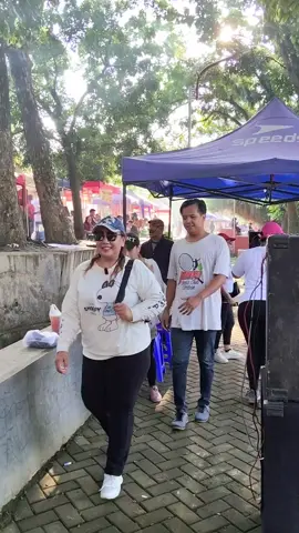AYO HADIR & MERIAHKAN..!!! Harlah Ke-2 Pasar Minggu Pagi Ngaliyan (CFD Ngaliyan) 🗓 Minggu, 06 Juli 2025 ⏰ 06.00 - 12.00 WIB 📍 Lapangan Sepak Bola Ngaliyan, Kota Semarang Acara : 🎪 Bazar UMKM 💃 Senam Sehat Masal Bersama Cik Gu Tyas 👭Jalan Sehat Massal 🩸Donor Darah 🩺 Cek Kesehatan 🏇 Hiburan Jaran Kepang Dimeriahkan lebih dari 100 UMKM Kuliner, Fashion, Craft, Sembako, Hobby, Aksesoris, Permainan Anak, dll Follow Media Sosial : ✨ Instagram : @umkmrangkul #umkmrangkul #pasarminggupagingaliyan #CFDNgaliyan #umkm #2thCFDNgaliyan #ngaliyan #kotasemarang 