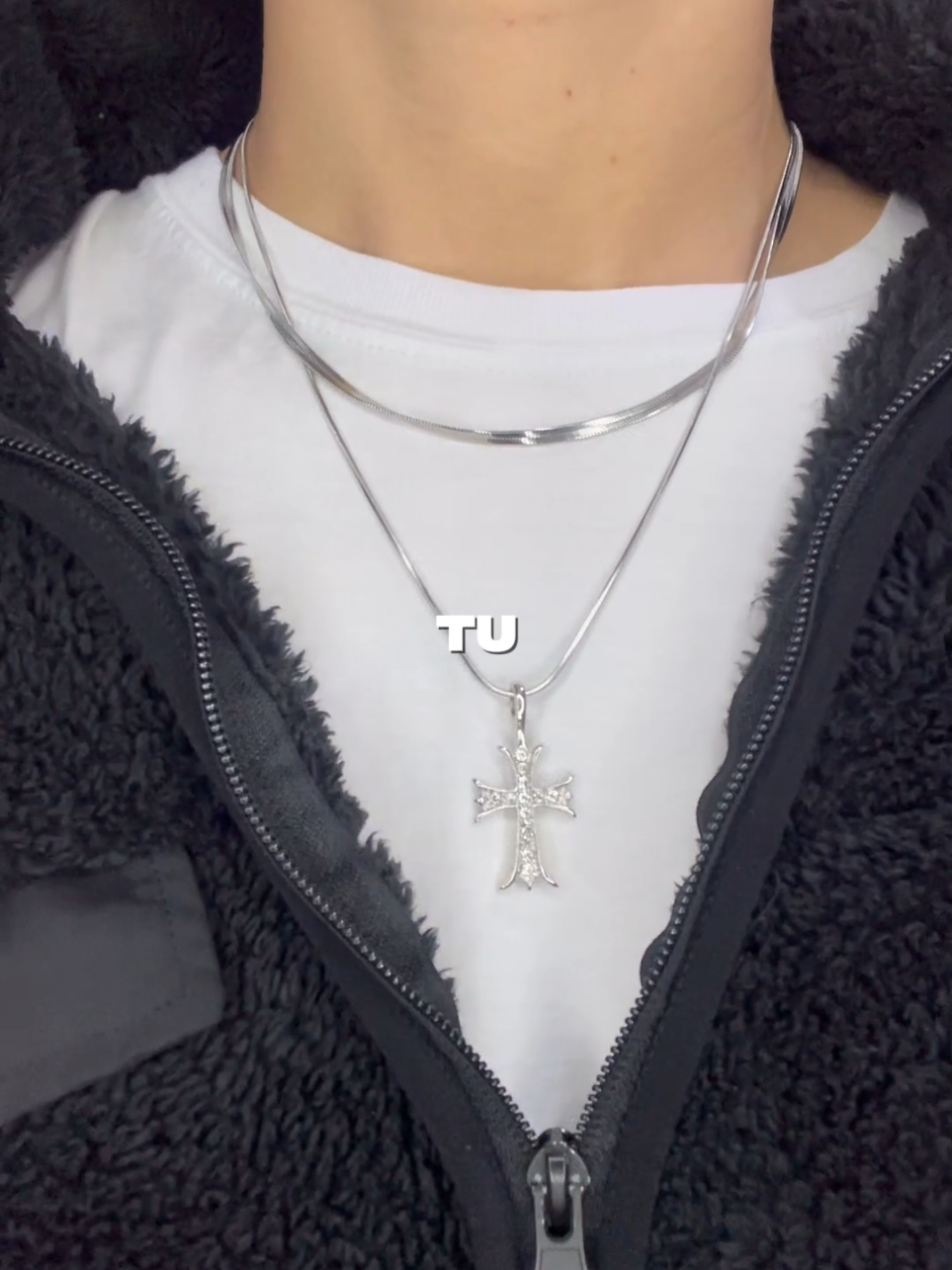 Destaca con nuestros collares de doble cadena y dije 😮‍💨🔥 Más info al DM o 📲964114672 #flow #personalidad #moda #aceroinoxidable #bisuteria #estilo #collares 