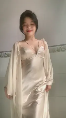 Hơi kì nhưng mà váy đẹp a😭💗