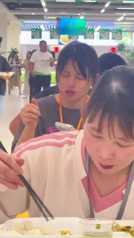 Vừa ăn vừa khóc chắc lại bị quản lý chửi ròi #xuhuongtiktok #gotek #xuhuongtiktok 