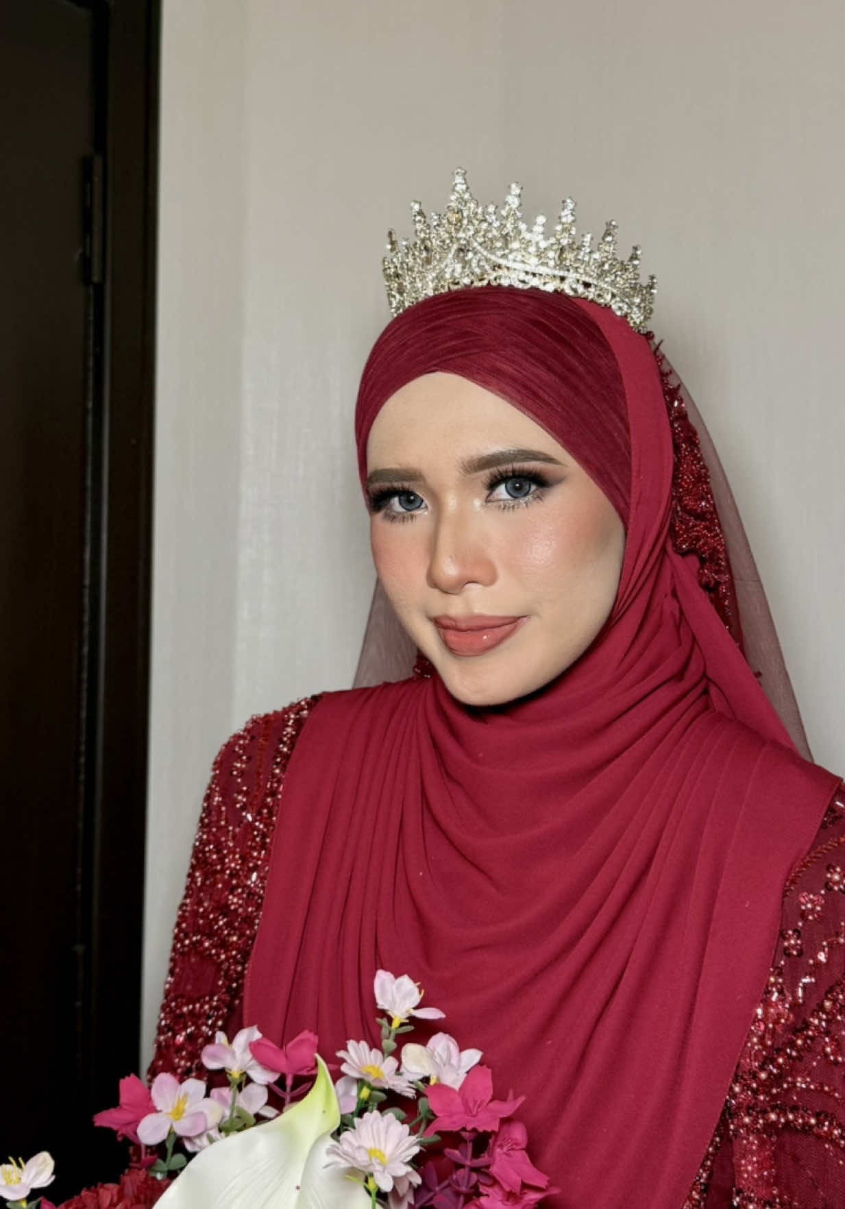 Turkish hijab labuh untuk bride saya ♥️ Thank you si cantik Mihah!✨ Untuk draping shawl tu kita guna shawl MUSE from @crowncantik|BRIDE HIJAB👰🏻‍♀️  Turkish inspired makeup by @Faaaaana 💄 #turkishhijab #hijabstylistKLSelangor #weddingstylist #hijabstylistsungaibuloh #drapertudung #shawlstyling #shawldraping #turkishhijabstylist #turkishnet 