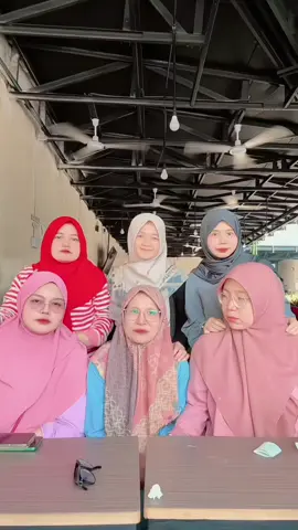 Aku mau menyala ❤️‍🔥 sampe bibirnya pun menyala ga tuh🤣 #trendingsong #trendingtiktok #trends #fyp #foryoupage #tiktokviral 