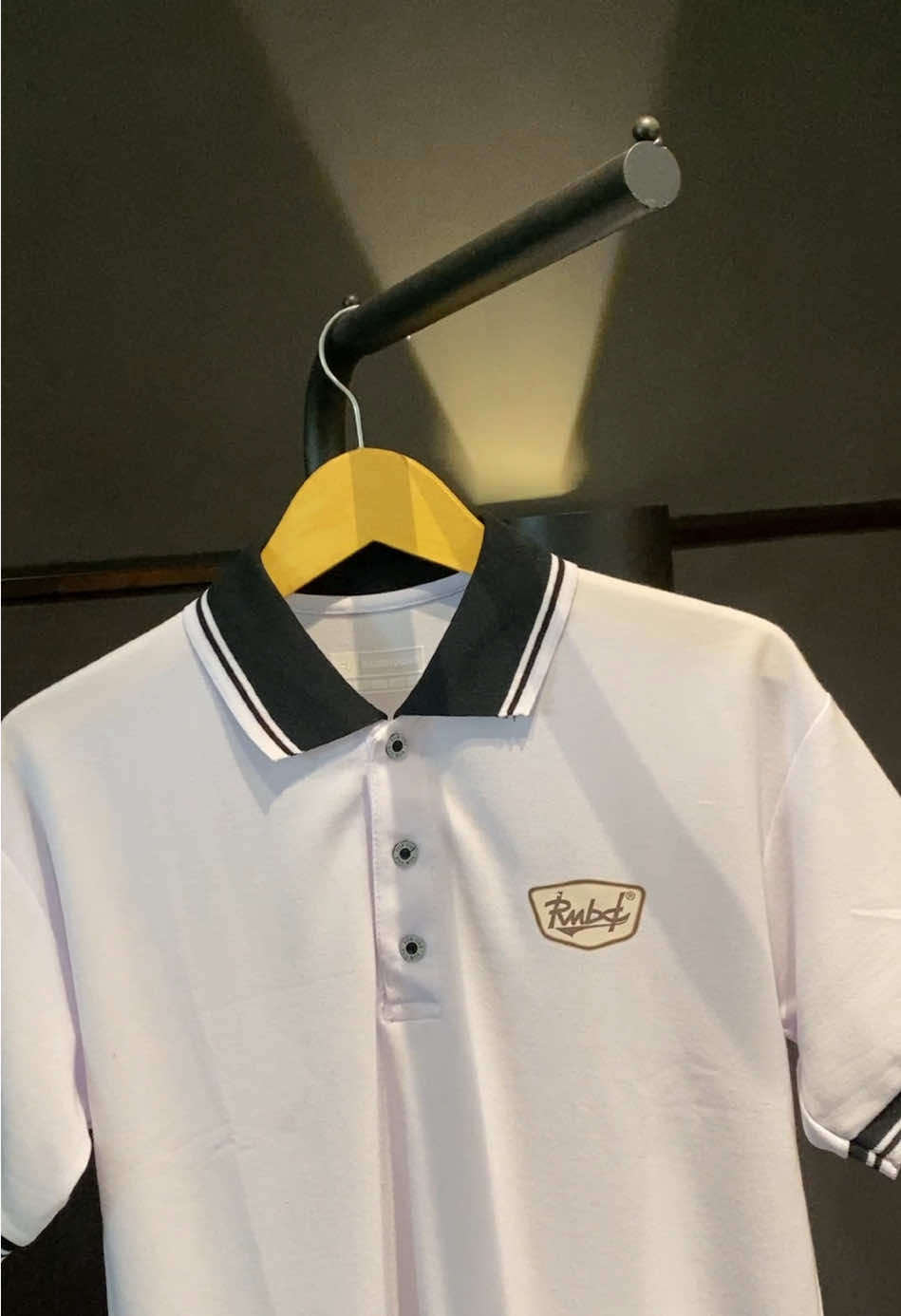 Hi ramzer 🙌 Kamu pasti sudah tau, ini salah satu koleksi poloshirt rambidend terlaris.  Tersedia size M-L-XL-XXL