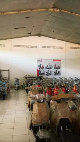 Banyak yang sudah mempercayai pembelian dari kami, untuk pemakaian sendiri dan atau mungkin untuk dijual kembali bisa kok. Hanya di @CV. Chandra Putra Jaya salah satu distributor sepeda listrik terbesar di surabaya. Tunggu apa lagi dm sekarang atau cek nomor di bio untuk info harga lebih lanjut. #fypageシ #fypage #sepedamotorlistrikmurah #sepedalistrik #sepedalistrikindonesia #sepedalistrikjawatimur #promosepedalistrik #cpj #sepedalistriksurabaya #sepedalistrikindonesia🤙 