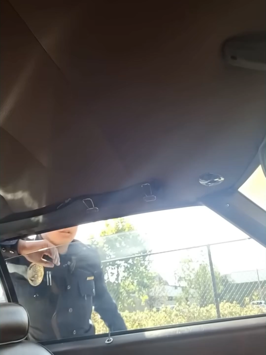 Cop Gets Flipped Off, Grabs His Gun to Intimidate Driver! P7#FirstAmendmentAudit #RightToRecord #PublicBuilding #FYP