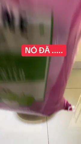 Cát đất sét này có nhiều hạt khử mùi có than hoạt tính hấp thụ tốt thấm hút nhanh , lưu hương lâu , tuí 20 lít kinh tế lắm các sen ơi ,nhà mình đông con nên là cát đất sét tầm giá trung này vẫn là sự lựa chọn ok nhất ##nhameobanhbao##meomeo##yeuthucung##nuoimeocogivui##lapaw