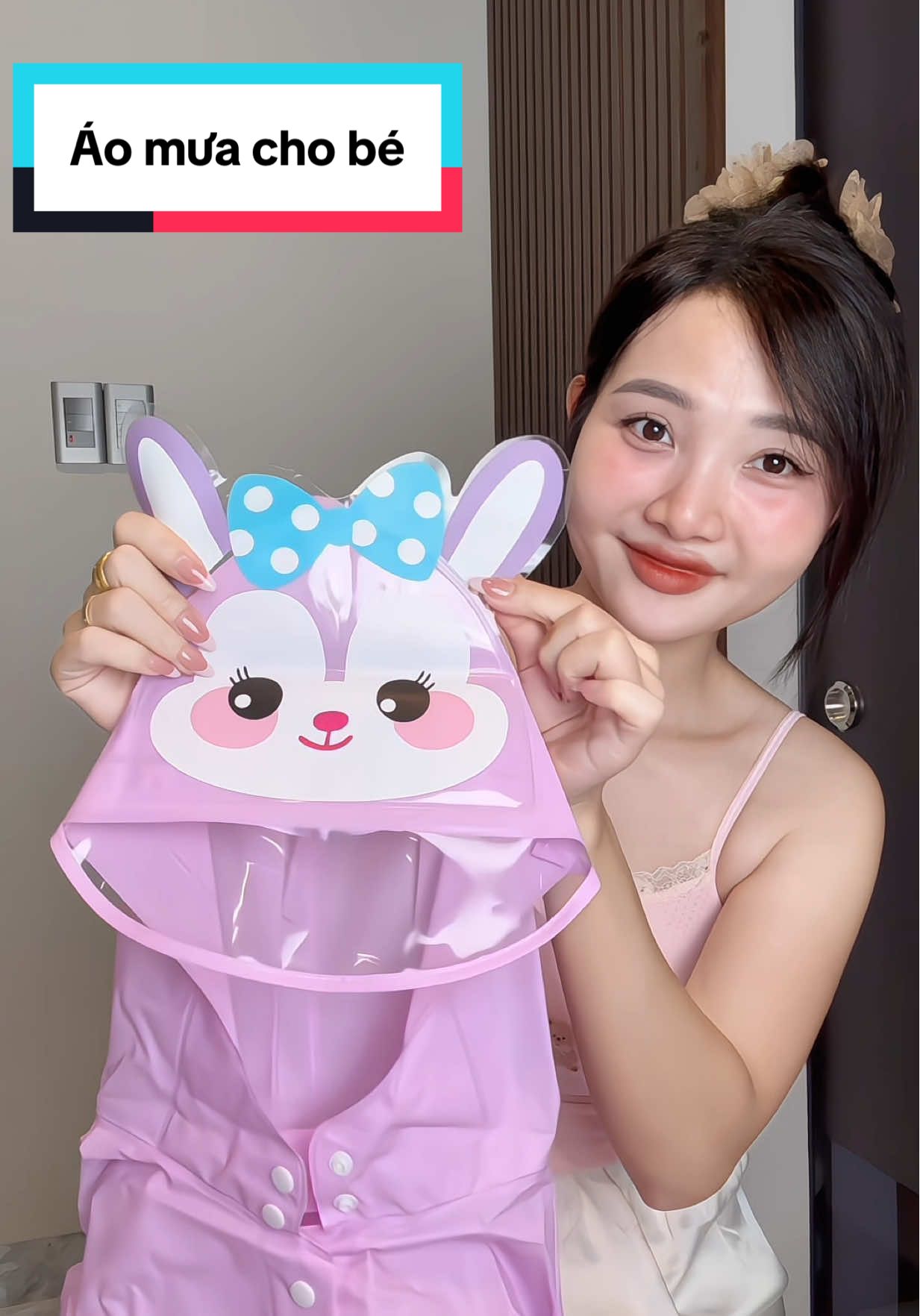 Áo mưa cho bé từ 3-10 tuổi , em thấy áo k mùi nhựa với kiểu nhẹ nhàg nên con mag k bị bí đâu #aomua #aomuachobe #aomuachongtham #mebimsua 