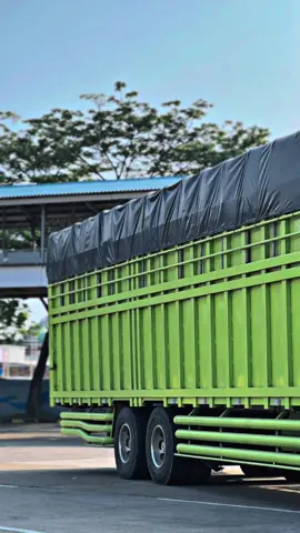 @rahyani  @Isengisengaja  #hinoganteng #hinomodif #pelabuhanmerakbakauheni #penyebranganmerak #hino500 