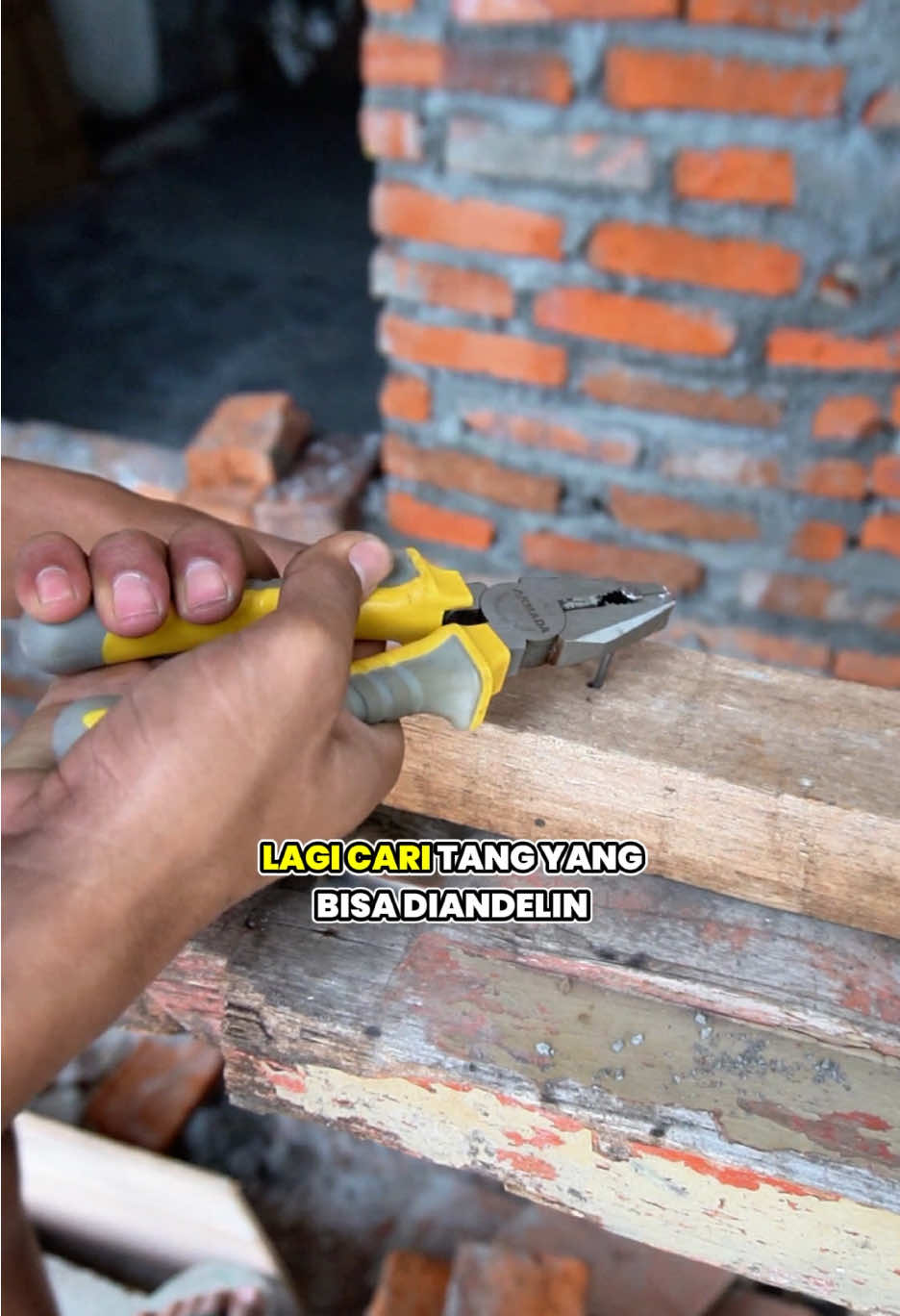 Tang Kombinasi CR-V dari Armada ini tuh solusi banget buat kerjaan ringan sampai berat 💪 Anti slip, tajem, dan nyaman di tangan🔧 Cek sekarang, siapa tau stoknya lagi promo!  #ArmadaHardware #perkakas #tools #tang #tangkombinasi #diyrumahan #fyp #trending #viralditiktok 
