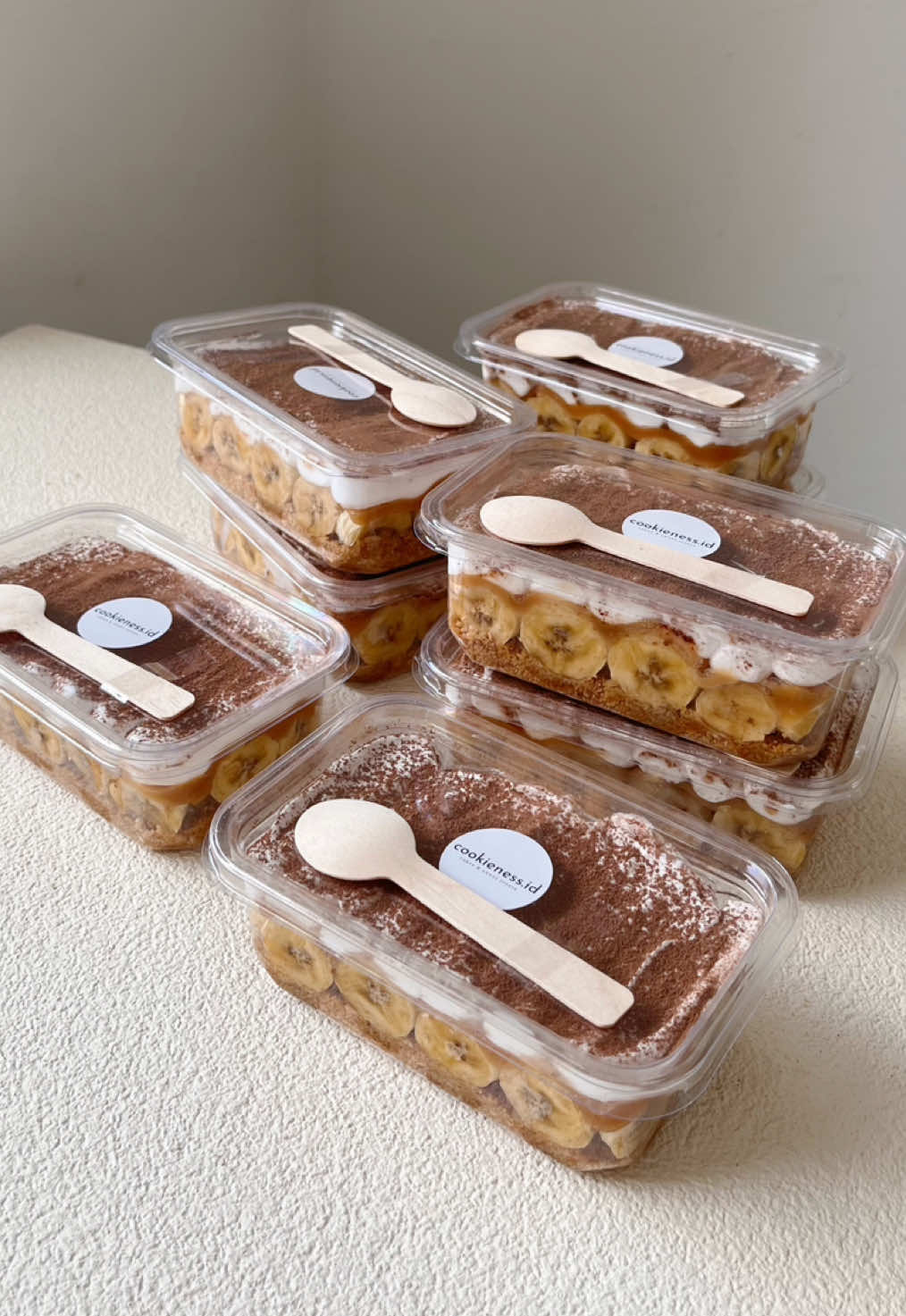 asmr banoffee 🥧🍌🤎 bukan yang viral tapi selalu abisssss & rebutan banyak orang 😋🫶🏻   #banoffee #banoffeepie #cianjur #cakecianjur 