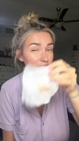 When I first saw these in as def a hater but I get the hype now. I use it to wipe off my face right after I cleanse, and then I use it as my wipe stuff off towel when doing my make up  #cleantowelsxlskincare #cleantowelreview #cleanskinclub #cleanskinclubtowels 