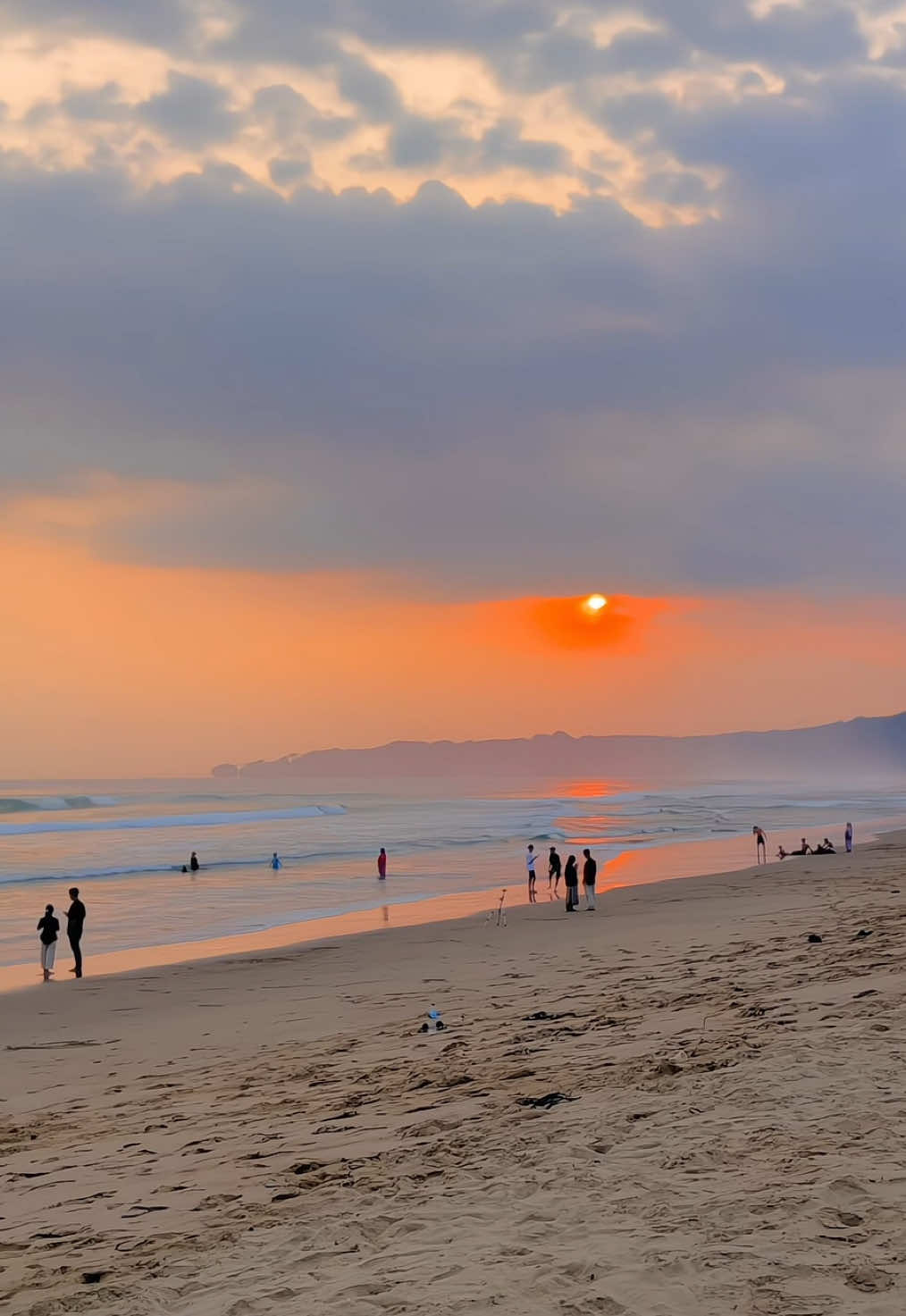 Senin sore di Pantai Ciantir🏝️🌤️😍🫶🏻 #sawarnabeach #pantaisawarna #pantaiciantirsawarna #sawarnainfo #sawarnavibes #dianakekasihku #lagutimur #pestatimur #beranda #fyp #fypviralシ 
