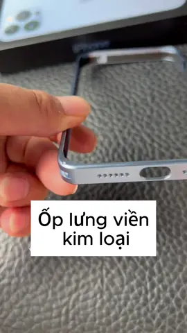 iPhone của bạn xứng đáng với VẺ ĐẸP này!✨ Ốp lưng kim loại siêu mỏng , nhẹ , không gỉ . Bảo vệ đẳng cấp , nâng tầm phong cách . #xuhuong #viral #oplungkimloai #iphoneluxury #phukiendienthoai #Chanhsa ##Sangtrong #baovedienthoai #ontopvietnam #xh