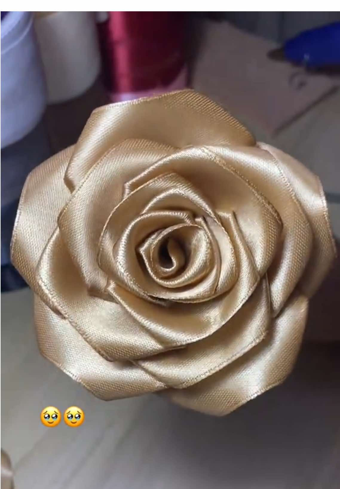 A baby flower basket full of roses! #flowerribbon #bungaribbon #ribbonbouquet #flowerbouquet #eternalflower #bungaribbonmalaysia #bouquetmalaysia #pitasatin #flowerbasket #bakulbunga #fyp 